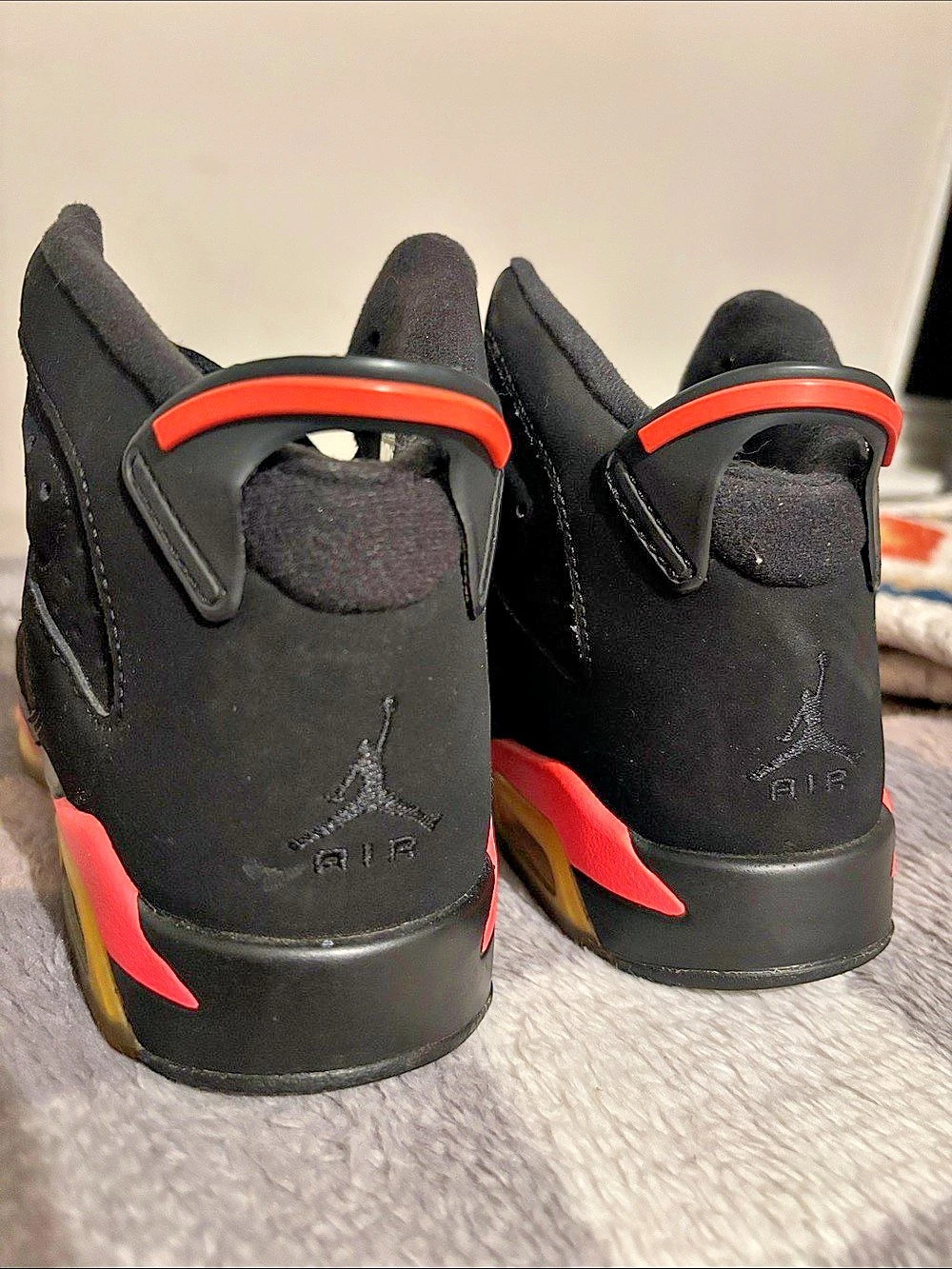 Jordan Air Jordan 6 Black & Red Sneakers